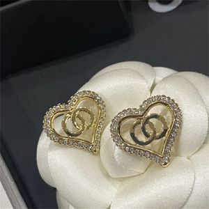 Joyería de moda Pendientes para mujer Corazón con diamantes Diseñadores de lujo Joyería de mujer Anillos de oreja Tan fresco Hermosa parte Boda c c letra