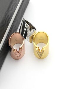 Fashion Jewerly Famous Brand en acier inoxydable 18k Gold plaqué Sliver Love Ring pour les femmes Houilles de mariage Rose Bijoux plaqué d'or8867787
