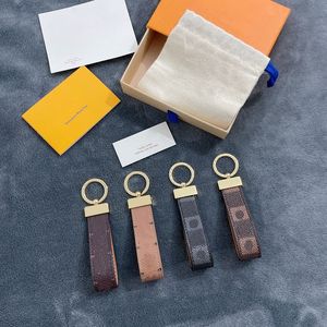 Llavero de folletos de hebilla de hebilla llavero de cuero hecho a mano para hombres bolsas para mujeres accesorios de colgante de flores viejos 9 color y caja