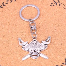 Mode sleutelhanger 45*34 mm piraten schedel en kruis zwaarden hangers diy sieraden auto sleutelhang ringhouder souvenir voor cadeau