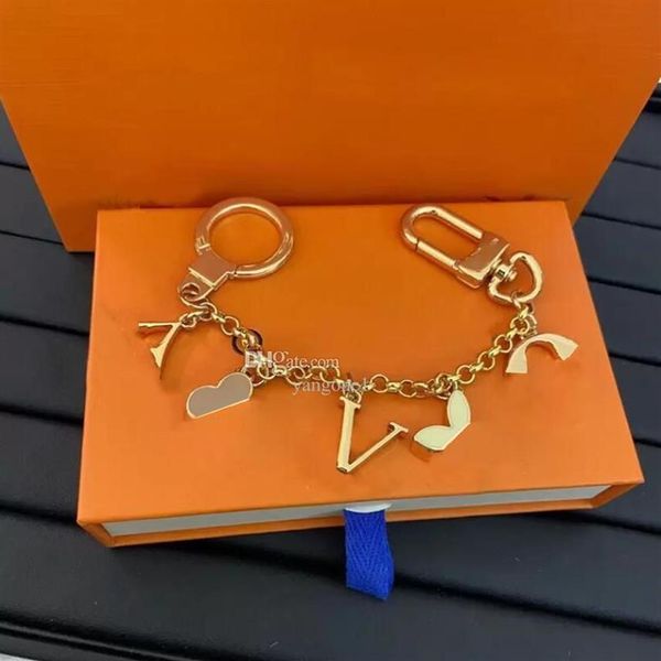 Llavero de moda Carta Diseñador Llaveros Llavero de metal Bolso para mujer Charm Colgante Auto Parts accesorios gift2323