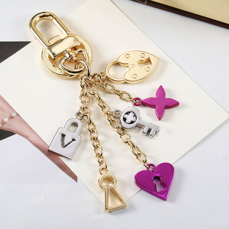 Mode Schlüsselbundbrief Designer Keychains Metall Keychain Womens Bag Charme Anhänger Auto Teile Zubehör Geschenk mit Box 2308049z