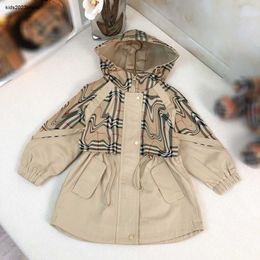 Abrigo de otoño a la moda para niños, chaqueta de bebé con diseño de costura a cuadros de color caqui, talla 100-160 CM, cortavientos con capucha de primavera para niña y niño Oct05