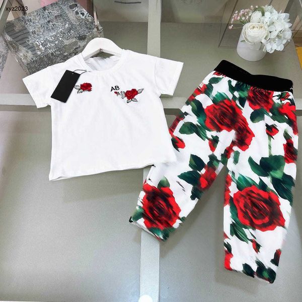 Clother de créateurs de mode de mode Baby Tracksuits taille 90-150 cm T-shirt pour filles en deux pièces d'été et pantalon imprimé à fleurs rouges 24MA