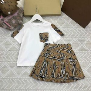 Ensembles de robes pour enfants de mode Child Tracksuit Baby Girl Clothes Taille 110-160 Patchwork à carreaux T-shirt à manches courtes et jupe 24Feb20