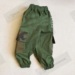 Mode enfants lettre imprimé pantalon garçons camouflage poche pantalon de sport 2024 printemps enfants côtes élastiques cheville pantalon décontracté Z7357