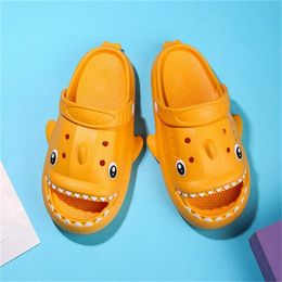 Zapatos de moda para niños Sandalias de zapatillas de dibujos animados Diapositivas para niños Zapatillas de espuma Boy Gril Sandalias de playa Zapato Niño Corredor de Navidad Negro Blanco Verde Zapatillas de verano