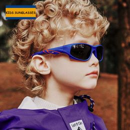 Fashion Kids Silicone Frame TAC Polariseerde zonnebrillen Zachte TR90 UV400 Wrap rond sport zonnebrillen voor jongens Girls Shades L2405