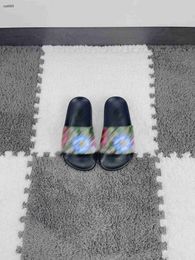 Mode kinderpantoffels Kleurrijke bloemenprint babyschoentjes maten 26-35 Inclusief schoenendoos designer zomerjongens meisjes Sandalen Jan20