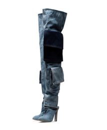 Bottes de jean haut de genou Fashion Toes pointues Chaussures en jean pour femmes Slip sur le talon mince Banquet de piste moderne Longues chaussures Bota3829347
