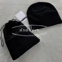 Carta de punto de moda Colección Beaine C Sombreros de fiesta boutique Traje de dama clásico para daliy o fiesta con paquete de regalo bolsa para el polvo243T