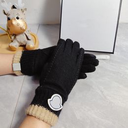 Mode gebreide effen kleur handschoenen ontwerpers voor heren dames touchscreen handschoen winter luxe smartphone vijf vinger wanten