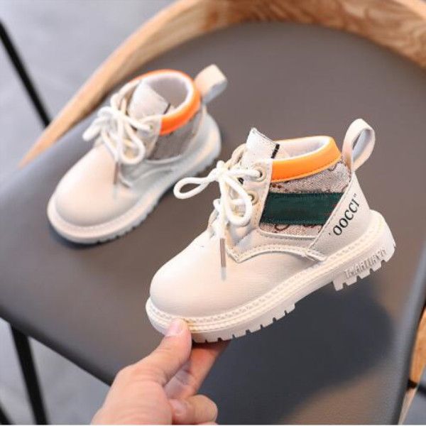 Bottes pour enfants de créateurs coréens de mode 2022 Nouveau automne à lacets Bottes Martin pour garçons Chaussures pour filles Chaussures d'hiver antidérapantes chaudes Chaussures de marche pour bébé