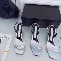 Fashion-Ladies sandales de créateurs de luxe à talons hauts Chaussures décontractées Cuir fin et lettres Adopte une doublure en peau de mouton