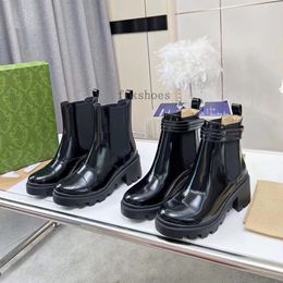 Moda para mujer Serie Sylvie Cinta Decorada Cueros Martin Boot Mujeres Bordadas Banda de cuero Botines Diseñador Mujer de lujo Zapatos de invierno tamaño 35-42 1.25 02