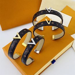 Mode lederen armband elegante armband vrouw armbanden bloem bruine letters ontwerp huwelijkscadeau sieraden topkwaliteit