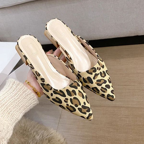 Mode Léopard Femmes Pantoufles Chaussures De Velours Dames Talon Bas Fleur Décoration Sandales Femmes Tongs 42 Taille Chaussures 240322