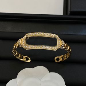 Fashion Letter Bangle Designer Gouden Diamanten Armbanden Roestvrij stalen Sieraden Accessoire Hoge kwaliteit Jubileumgeschenken