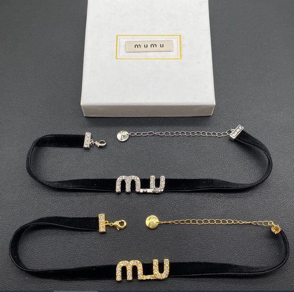 Collares de cartas de moda Collares Popular Diseñador Black Velvet Band Cabecillo de collar Regalo para mujeres Collar de decleno de chorro de diez dianosillo