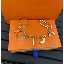 Carta de moda Diseñador Llaveros Llavero de metal Bolso para mujer Charm Colgante Auto Parts Accesorios Gift''gg''832T