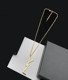 Lettre de mode Collier de chaîne en or pour hommes et femmes amateurs de fête bijoux bijoux avec boîte nrj2879792