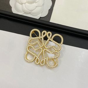 Épingles de lettre de mode broche bijoux de créateur de luxe pour femmes broche dorée pour hommes classiques marque materpin foulard
