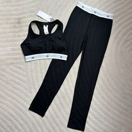 Carta correas mujeres sujetador polainas conjunto sexy recortada camisetas sin mangas diseñador de lujo negro chándales trajes de yoga