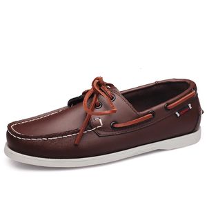 Modes de mode Hommes confortables en cuir conforme aux chaussures de bateau pour hommes décontractés Slip sur les loisirs Walk Lazy Chaussures 240129