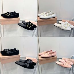 Modes de mode Femmes Flat Mules Cuir Office Robe Shoes Sequins Slipper Sandale ornée de pantoufle avec boîte 551
