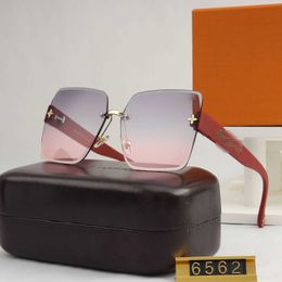 Moda Lou top gafas de sol frescas Nueva Lvjia Gafas de sol sin marco y recortadas Red Caja grande roja Mujer avanzada con caja original