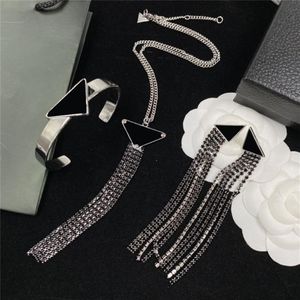 Fashion Love Diamond Necklace oorbellen Pearl Designer oorbellen Studs Dames sieraden Sets Gift voor feestverjaardag263o