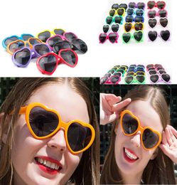 Lunettes de soleil multicolores en forme de cœur, à la mode, monture de fête en plastique UV400, bon marché, 3211623