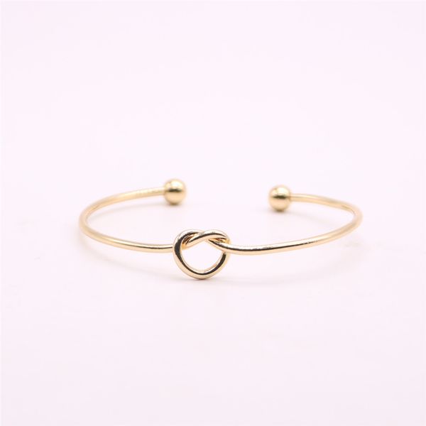 Forme a brazaletes anudados preciosos el brazalete de oro electrochapado de la aleación del hierro para las mujeres al por mayor