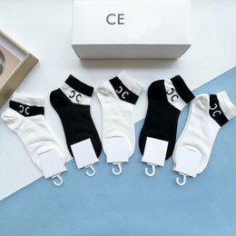 Fashion Belle bas de bas Hosiery Hosiery Femmes Personnalité Designer chaussettes de créateur Charque Unisexe Sock 5pcs One Box