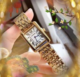 Amateurs de mode Femmes Roman Roman Regches Iced Out Square Designer Quartz Mouvement Lady en acier inoxydable Bracelet