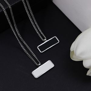 Mode Luxuriou Femmes Collier Simple Polyvalent Noir Blanc Deux Couleurs Chaîne Rectangulaire Conception Avancée Charme Designer Cool Atmosphérique Dame Bijoux Pendentif