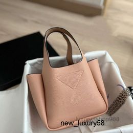 Bolso de lujo de moda Embrague Bolsas de mensajero Totes Diseñador Diseñadores Lujos Bolsos de mujer Bolso de color sólido Carta Triángulo Mujer Bolso Temperamento Versátil Ladi