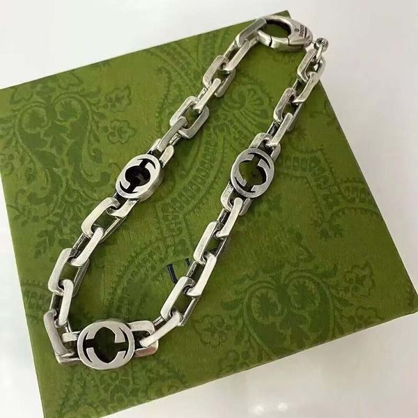 Diseñador de pulseras de lujo de moda para mujer, brazaletes de cadena de acero de titanio, pulsera para hombre, dijes de letras, joyería