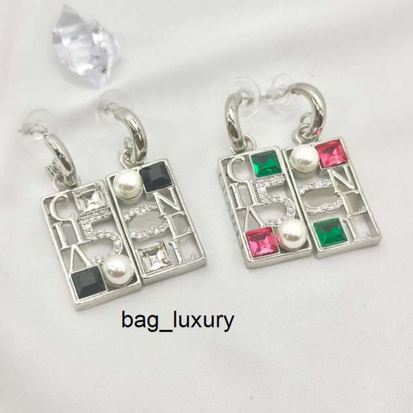 Moda de lujo Copia Pendientes de gota de diseñador multicolor Marca Mujer Charm Stud Pendientes de cobre de marca de alta calidad Amor de lujo Impermeable y sin desvanecimiento Letra Earri