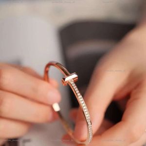 Mode luxe ontwerper armband tiffanyjewelry nieuwe smalle editie halve diamant armband v goud vergulde 18k rose snap schakelaar t-vormige dames 847