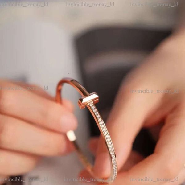 Pulsera de diseño de lujo de moda Tiffanyjewelry Nueva edición estrecha Half Diamond Bracelet V Ratio de oro de 18k Rose Switch en forma de T 309