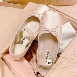 Fashion Luxury Designer Robe Chaussures Femmes Pink Ballet Bow French Satin Comfort Casual Casual Flat Shoe taille 37-40