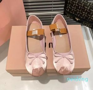 Chaussures habillées de luxe pour femmes, chaussures de ballet roses avec nœud en Satin français, chaussures plates Mary Jane, rose rouge, taille européenne