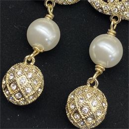 Mode De Luxe Designer Boucles D'oreilles Plaqué Or Lettre Perle Boucle D'oreille Minuscule Diamant Boule D'or Pendentif Oreille Stud Cadeau De Mariage Femmes Bijoux