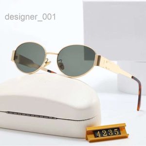 Lunettes de soleil de créateurs de luxe de mode pour femmes verres hommes mêmes lunettes de soleil que la rue Beach Photo Small Sunnies Metal Full Frame avec boîte Sonnenbrille awvt