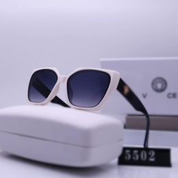 Gafas de sol de diseño de lujo de moda Gafas de sol de diseño unisex para hombres y mujeres Gafas de sol de ocio al aire libre UV400 con una hermosa caja Muy bueno Hay 5 colores