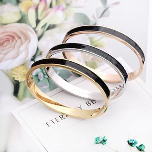 Mode luxe ontwerper dames sieraden eenvoudige armband v letters bloem ronde merk kleur zwart witte druppeloliearmband geen doos
