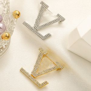 Mode luxe diamant broches femmes Designers broches 18K or argent grandes lettres broche cadeau de vacances