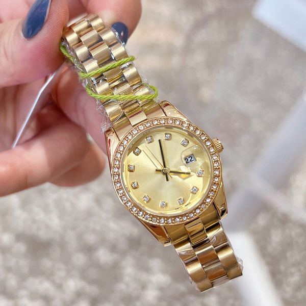 Fashion Luxury Gold Femmes Regarder Top Brand Brand de bracelet de 28 mm Designer Wrists Diamond Lady Watches For Womens Valentin Christmas Mothers Day Gift In coloved Steel Band