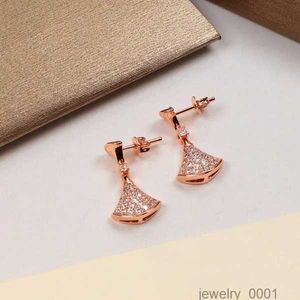 Moda joyería de lujo pendientes diseñadores pernos prisioneros forma de abanico divas pendientes de sueño diamantes pequeña falda femenina elegante para el día de San Valentín 40TX